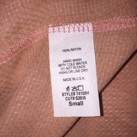 💥NWT Boho Chic Criss-Cross Neckline Top - Picture 7 of 7